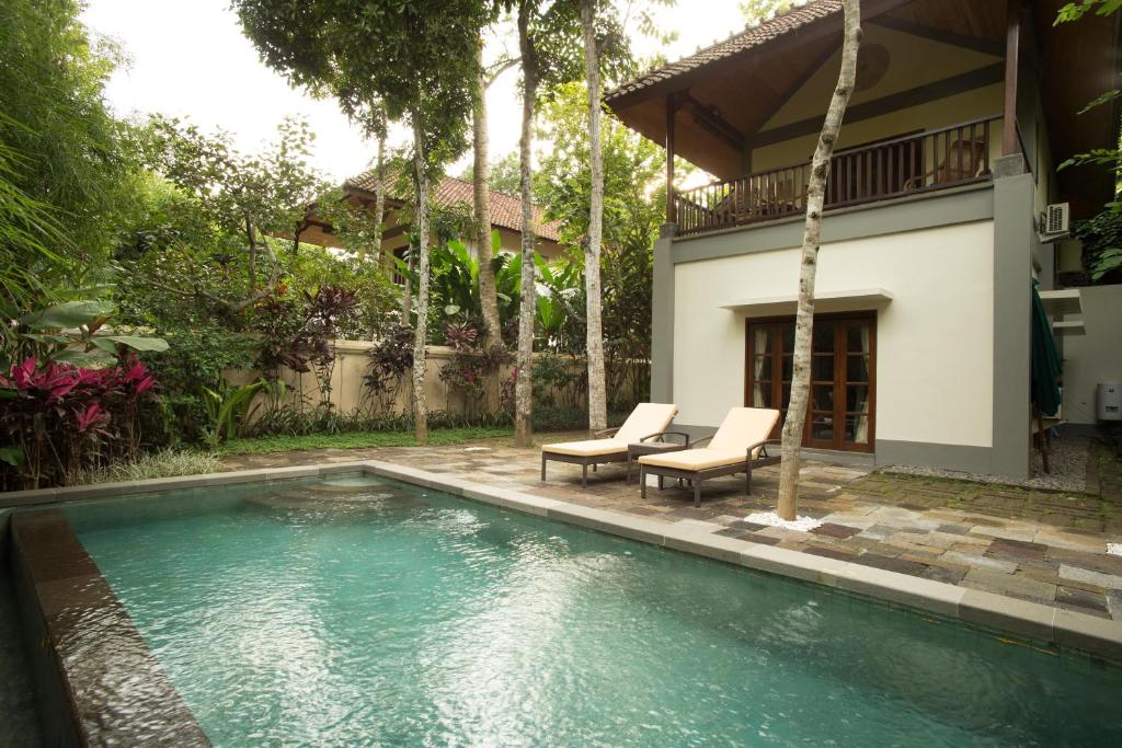 スイミングプール