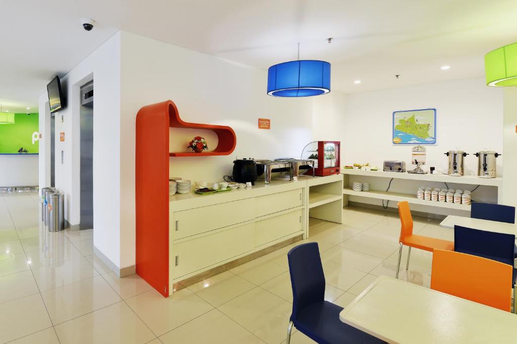 Shared lounge/TV area