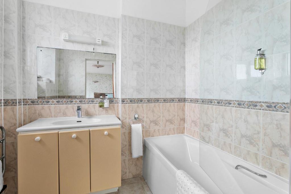 Marine Hotel photo