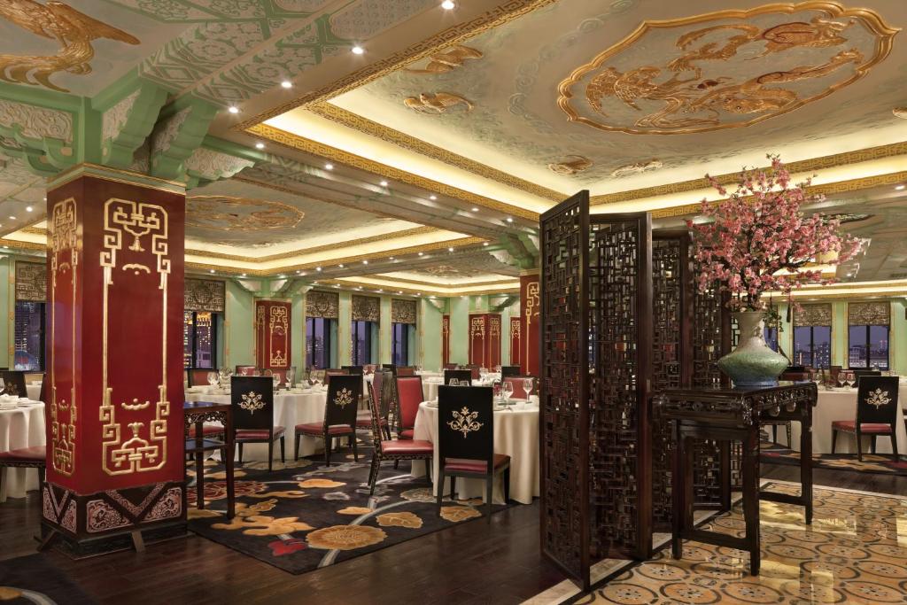 Hotel Dining