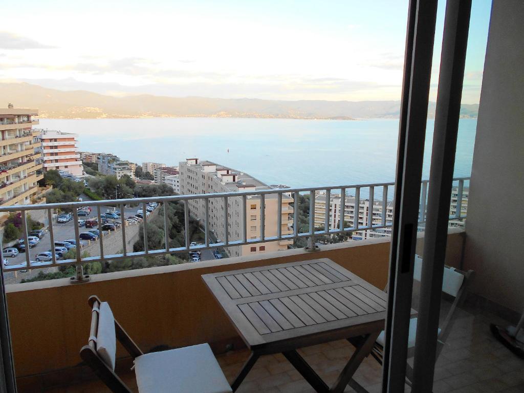 Studio charmant avec vue sur mer à Ajaccio - 28 m², terrasse, Ajaccio