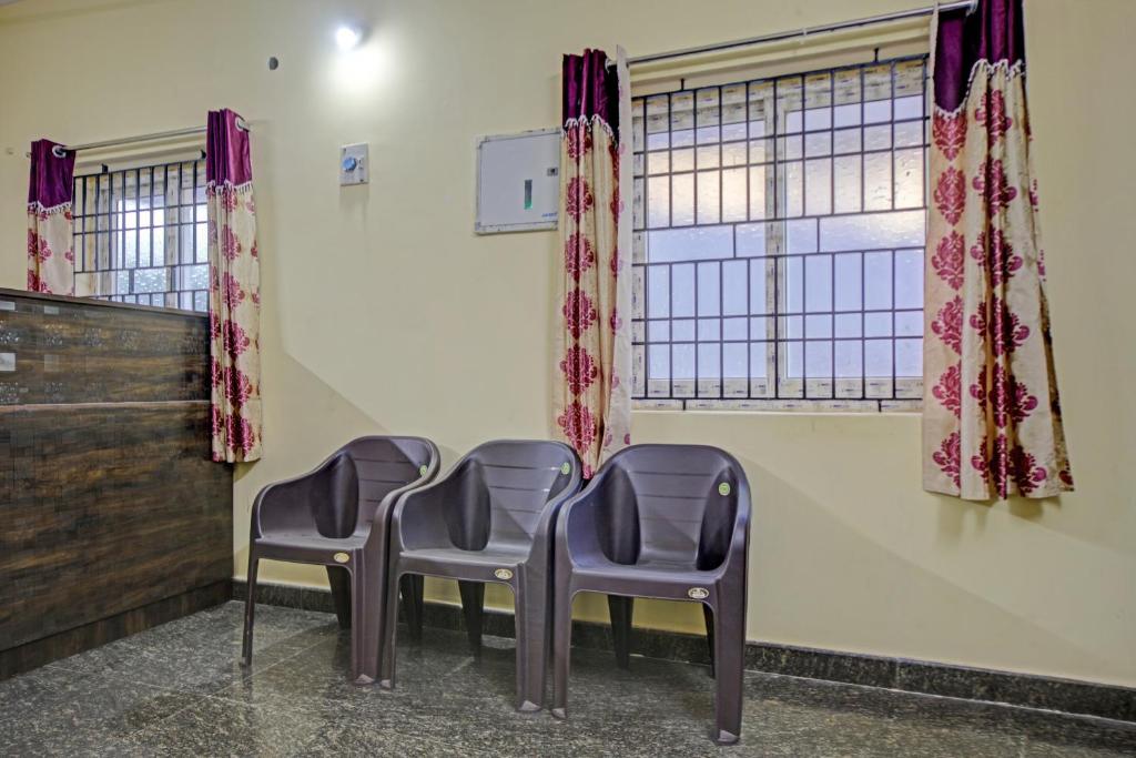 Super OYO Flagship 87088 Vsv Guest House photo