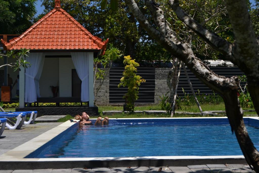 スイミングプール