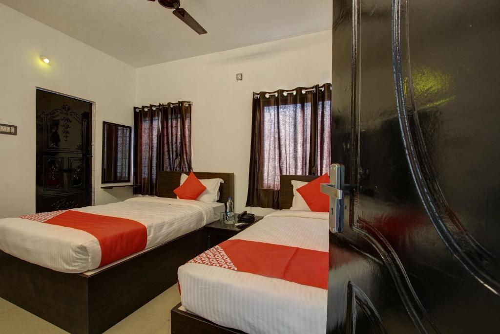 OYO Hotel 12roomz photo