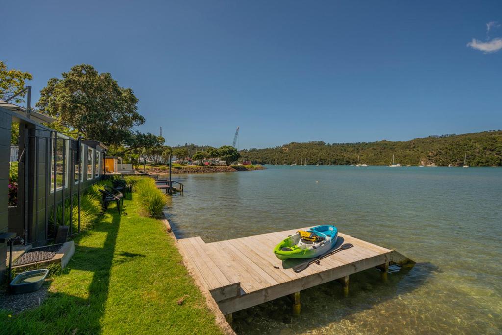 Oceans 88 Whitianga Coastal Suites photo