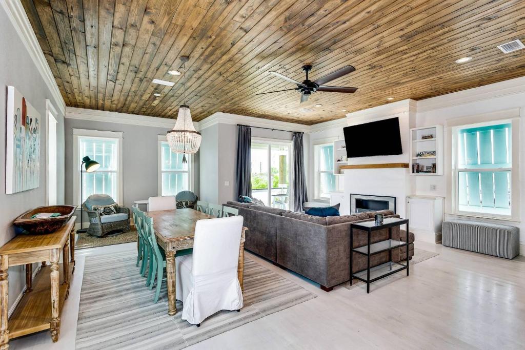 The Meadows, Pensacola