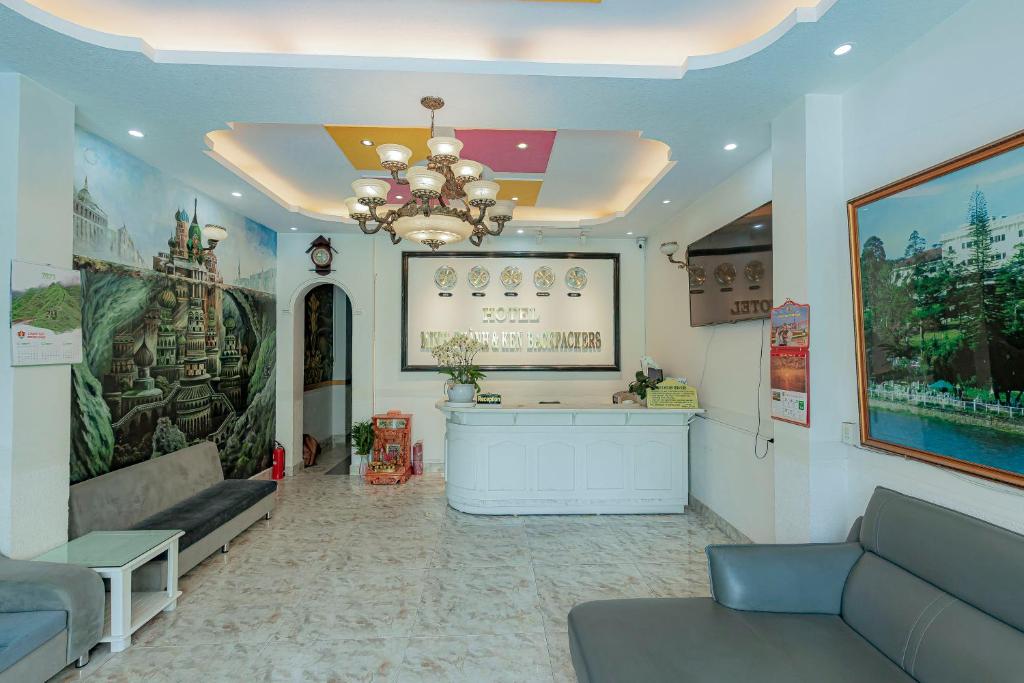 Ken's Backpackers Hotel photo