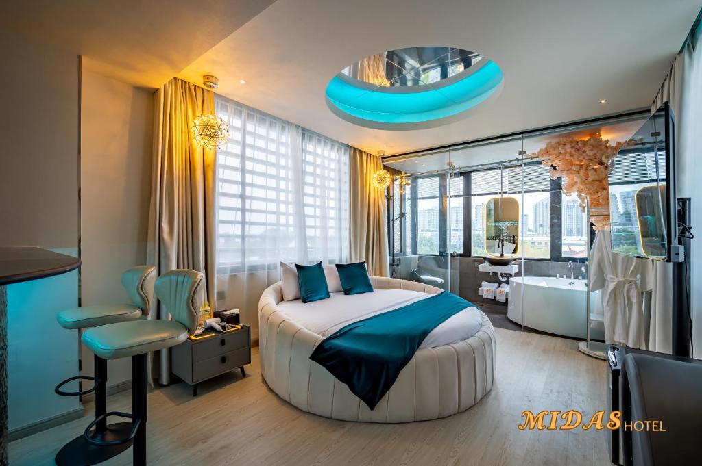 Midas Hotel