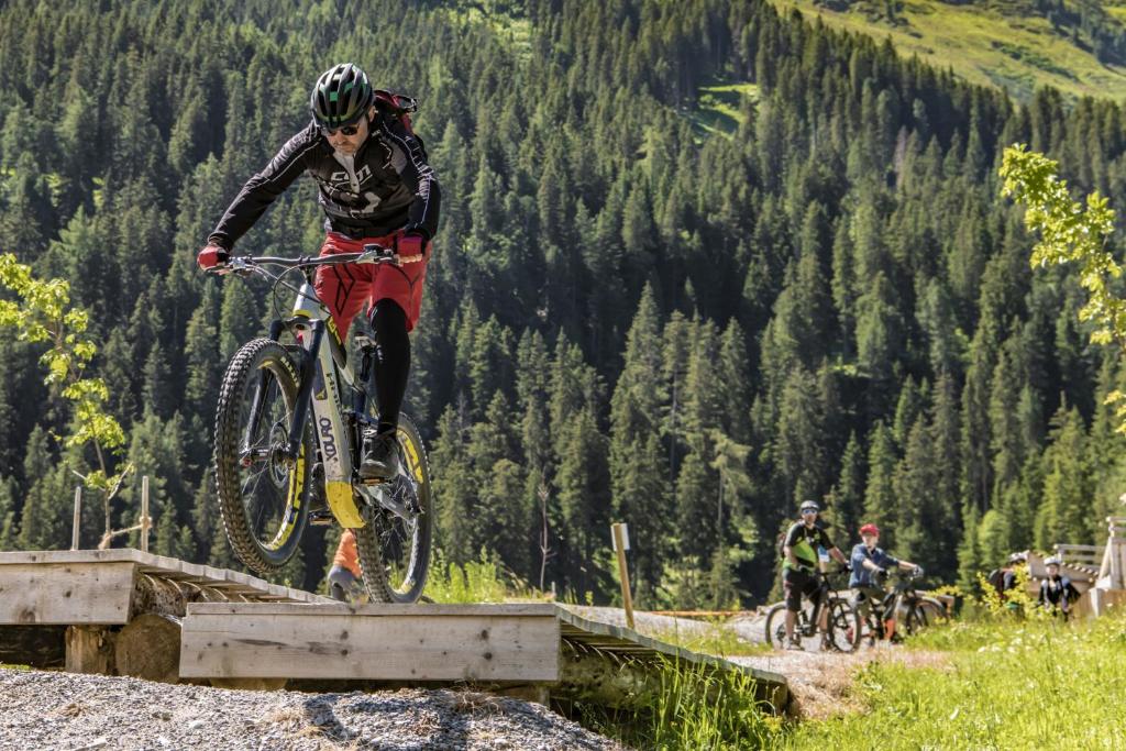 スポーツ/アクティビティ