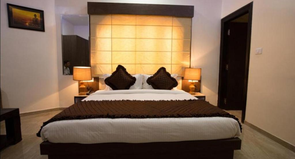 Collection O 23920 Hotel Mahadev Villa photo