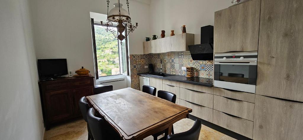 Bel & ancien appartement T3 rénové dans Sartène, Sartène