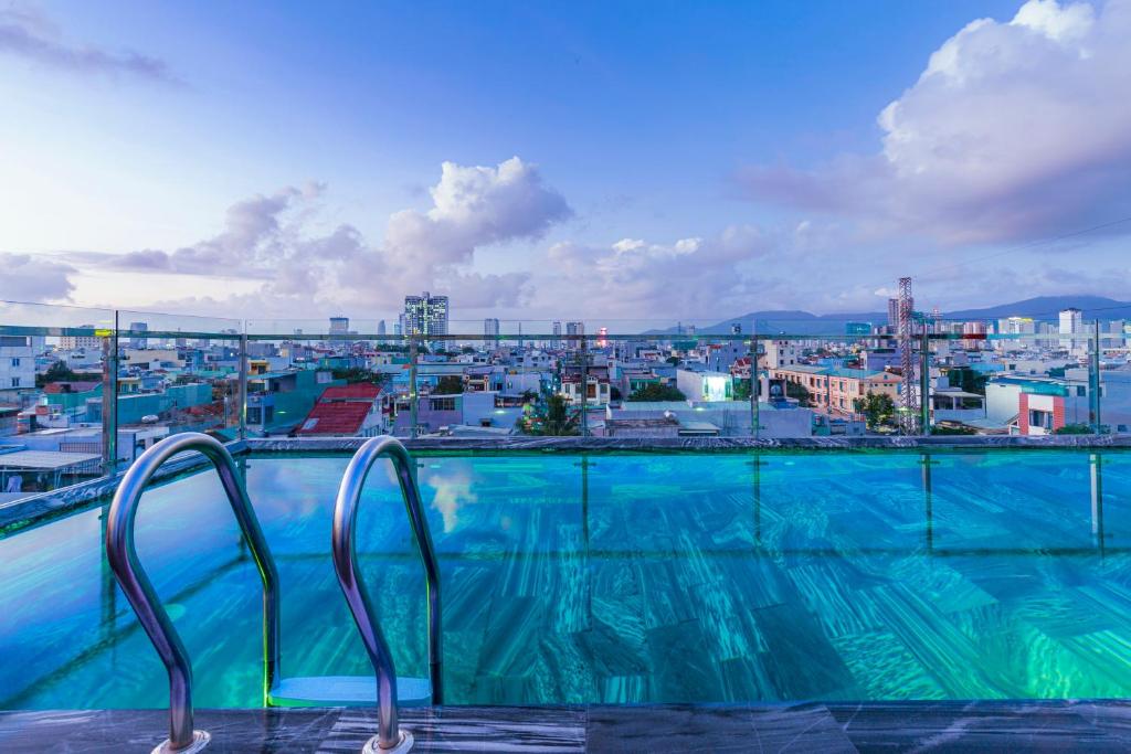 Lyn's Hotel & Apartment photo