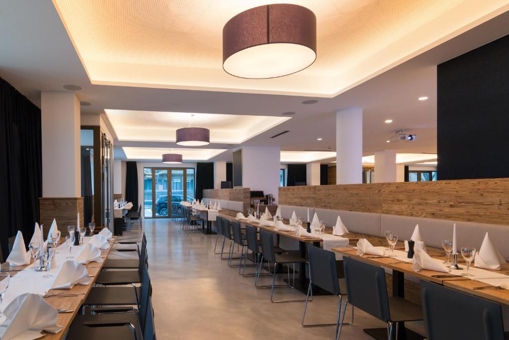 Restaurant, Bayer 89 Vi Vadi Hotel in Munich