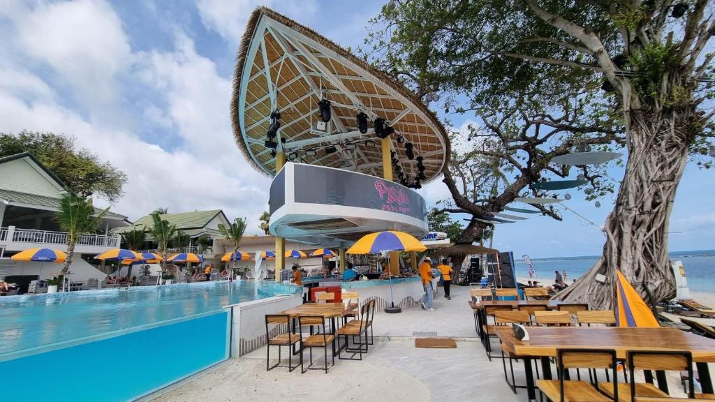Restaurant, Ark Bar Beach Resort in Koh Samui