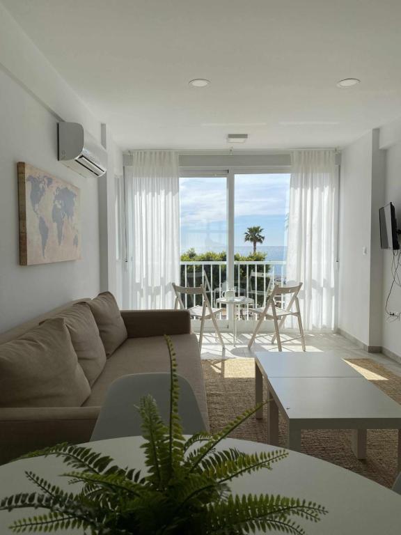 APARTAMENTO 2 HABITACIONES FRONTAL AL MAR 3 - 4