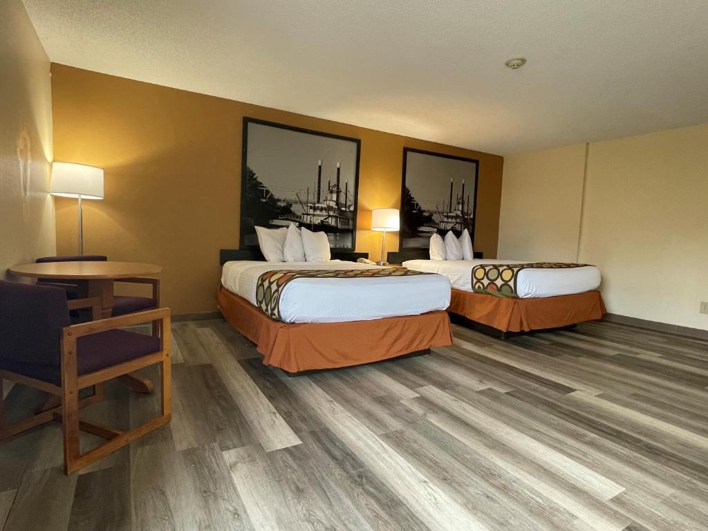 Super 8 By Wyndham Pevely photo