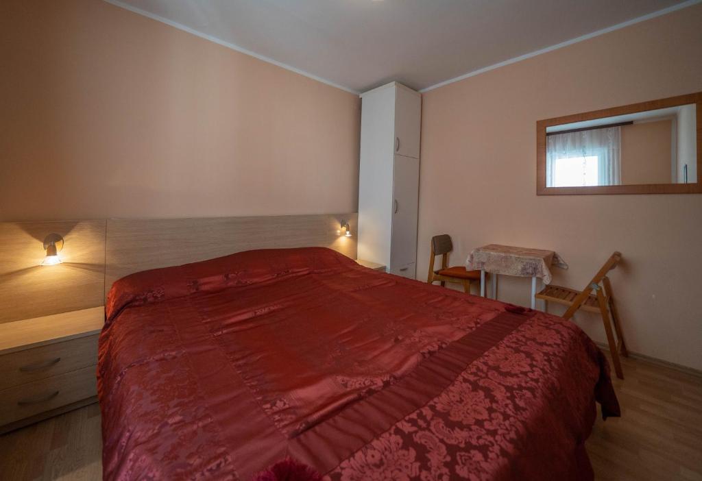Seaside Serenity: 2-Bedroom Apartment with Boka Bay View - 4