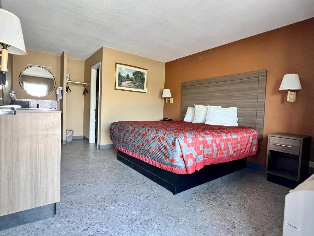 THE COUNTRY CORNER INN photo