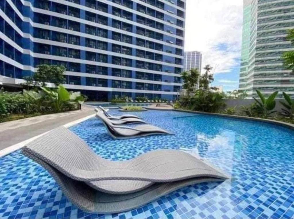 Luxurious Condotel at the heart of Makati photo