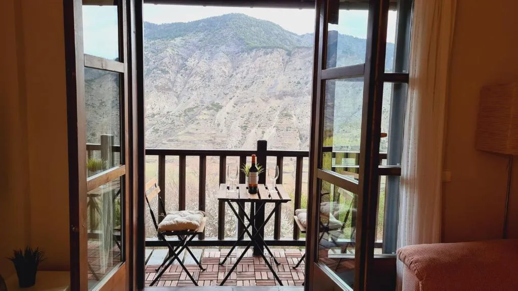Roxy House - Apartamento a pie de pistas de Espot, hotel in Espot