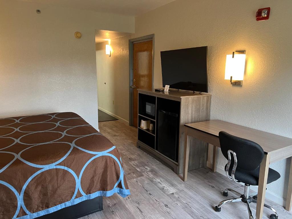 Super 8 By Wyndham Clemmons/Winston-Salem Area photo