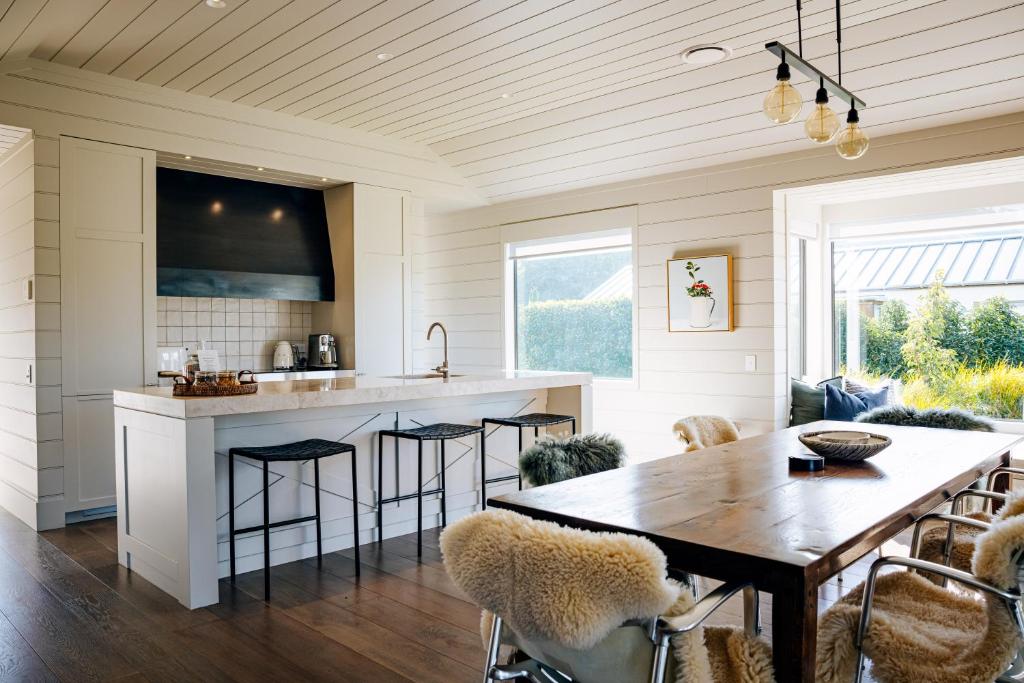 Kitchen, Craggy Range Vineyard Cottages in Hastings