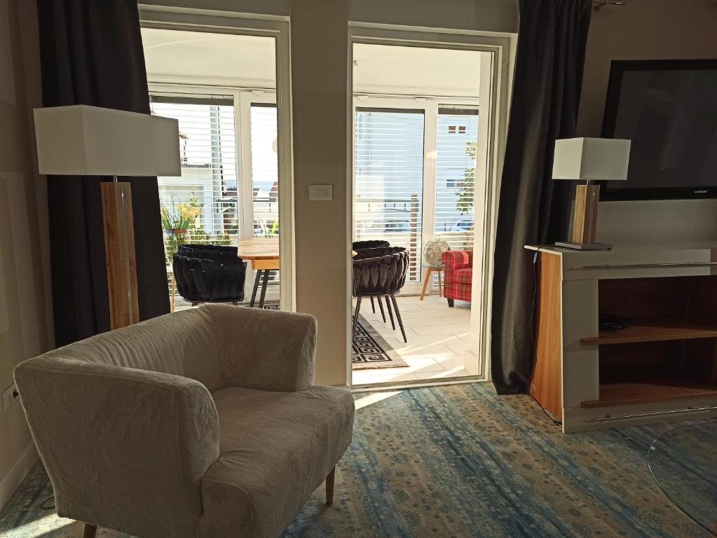 AdriaApart, Sveti Filip i Jakov