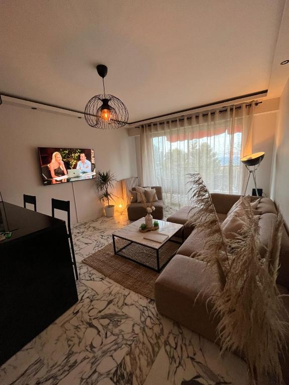 Beautiful apt - 10mn walk from beach - 2