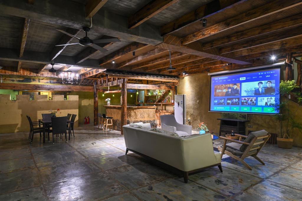 Shared lounge/TV area