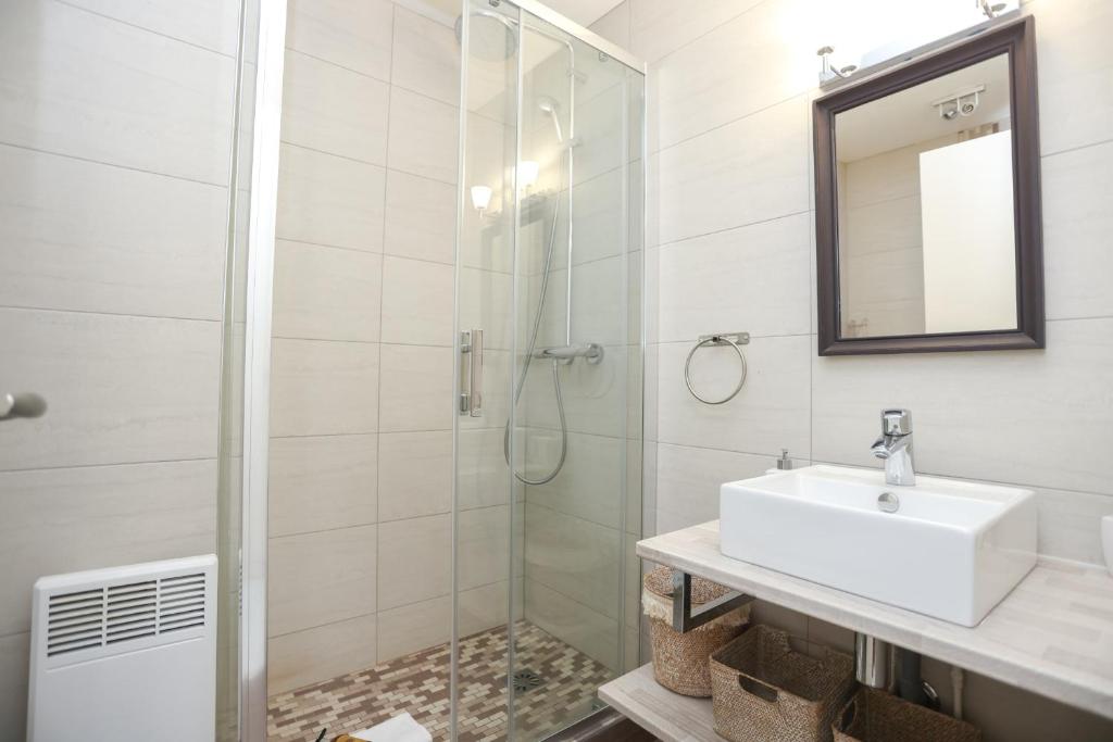 Upstays Suquet Duplex 57m Near Beach - 5