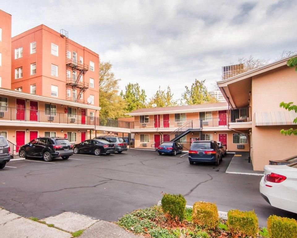 Econo Lodge City Center photo