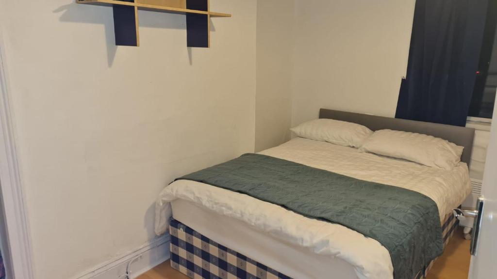 2 Bed Flat - Sleeps 3 - Parking - Wifi, Newport