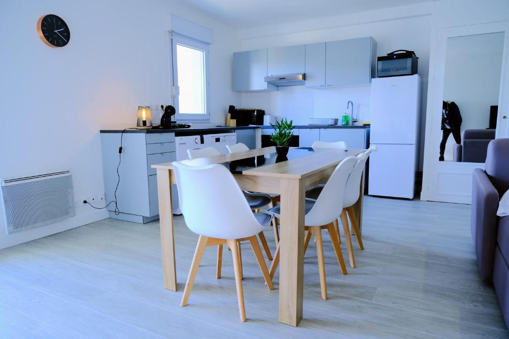 Double Apparts - Spacieux 140 m2 - 4 Ch - Entrée autonome- 2 Parkings Privé Gratuit, Melun