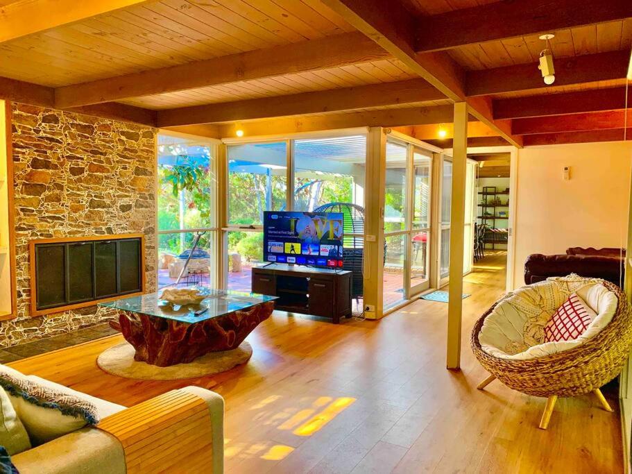 MorningSide - Near Airport with 4K Cinema room
