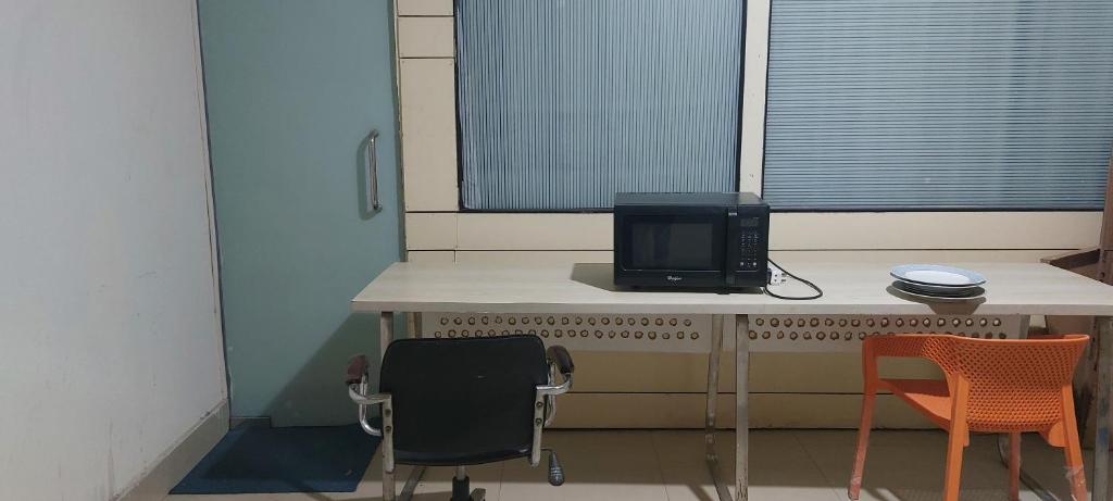 Affordable AC Room With Shared Bathroom in Naya Paltan Free WIFI photo