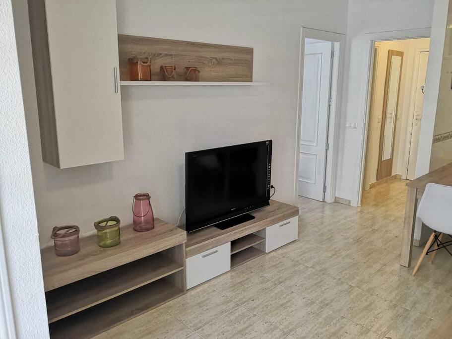 Apartamento Zona Playa En Roquetas Cerca de Bares Restaurantes y Centro Comercial - 4