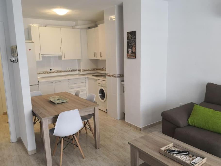 Apartamento Zona Playa En Roquetas Cerca de Bares Restaurantes y Centro Comercial - 5