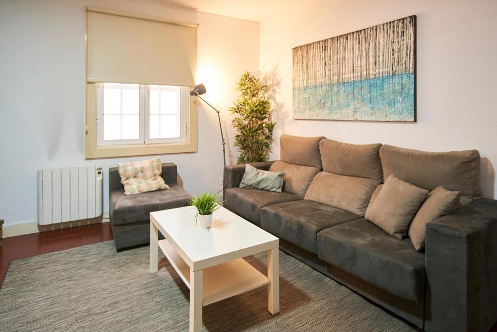 with 3 Bedrooms by JC 전경