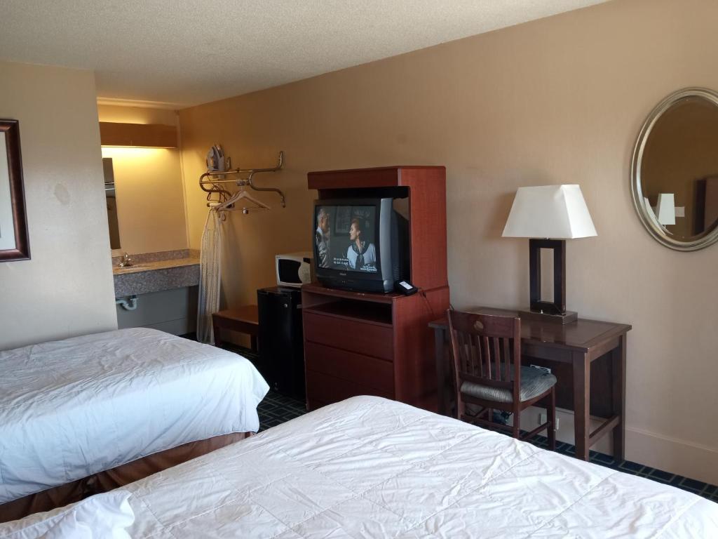 Hilltop Inn Pittsburgh photo