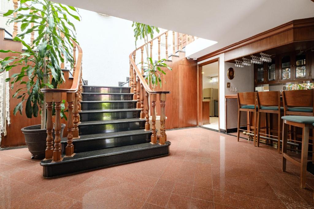 Senda Stays Coyoacan - 6BR Casa and Garden Steps from Frida Kahlo - 4