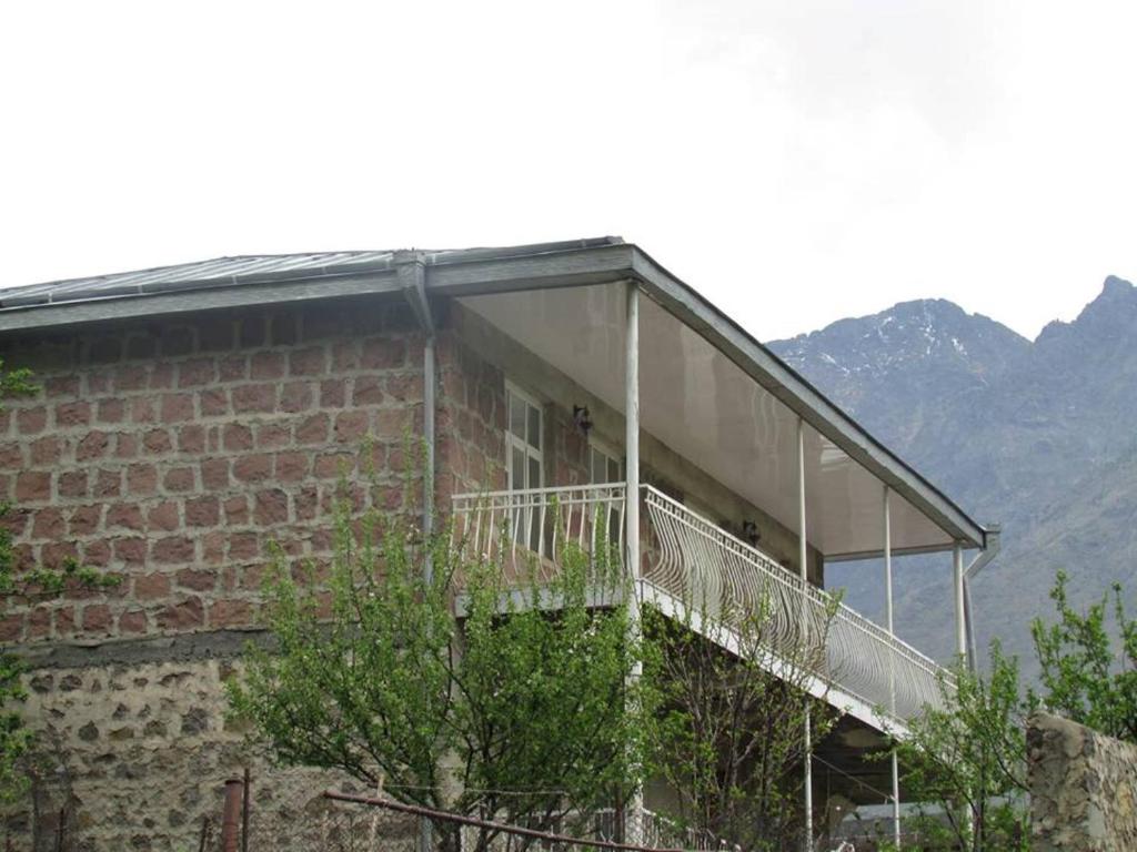 Red Stone Guest House — Hotel in Kazbegi