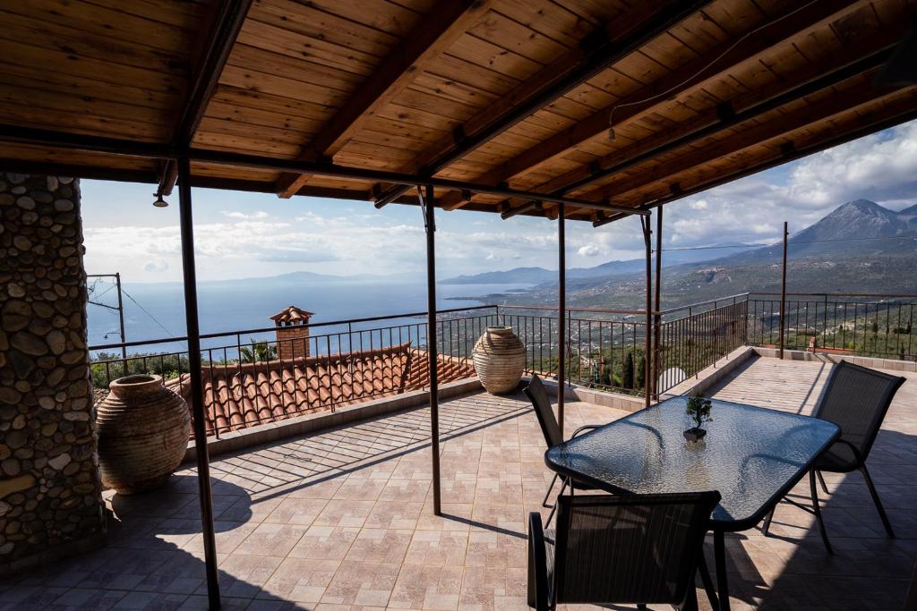 Sea & Mountain Serenity, Plátsa