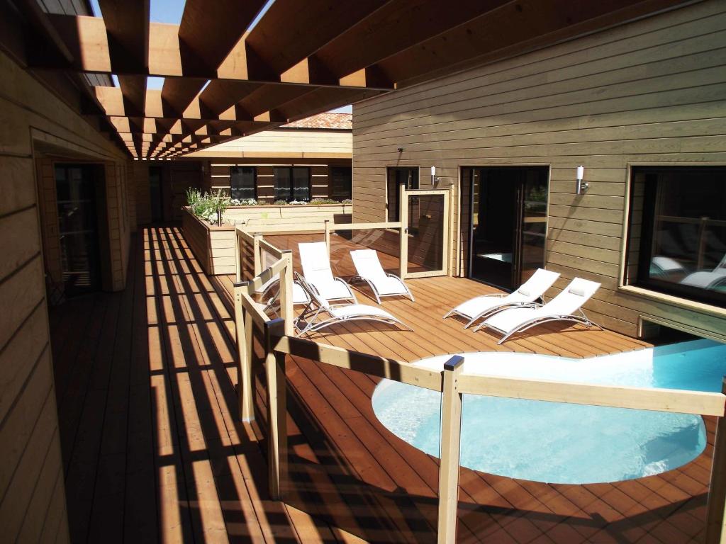 LES BELLES ÉPOQUES B&B - PISCINE - TERRASSES - BRUMISATEURS - Proche Puy du Fou