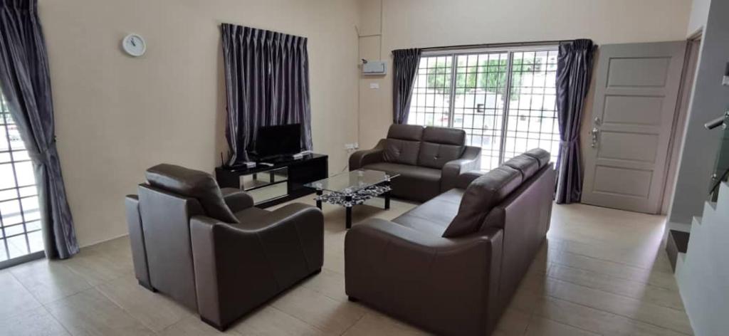 Homestay  N2 (14 pax) @ Golden Hills Night Market