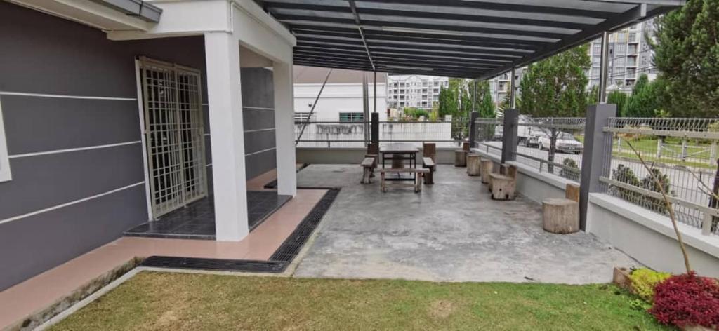 Homestay  N2 (14 pax) @ Golden Hills Night Market