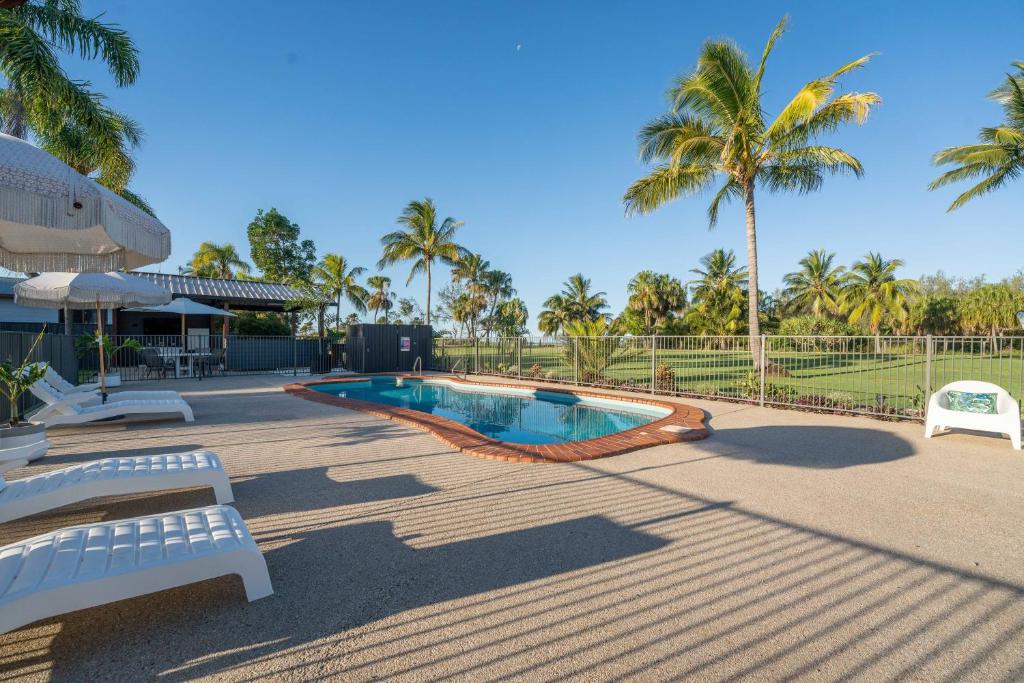 Kinka Palms Motel photo