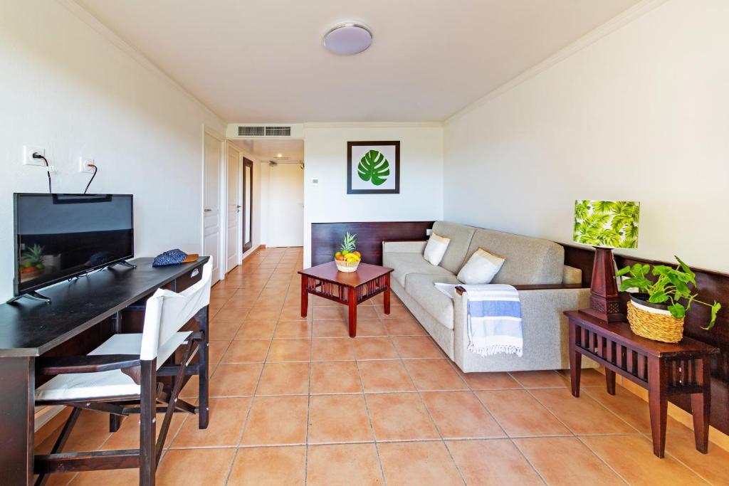 Shared lounge/TV area