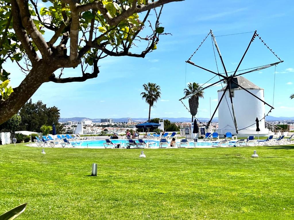 Albufeira Sunset With Pool by Homing, Albufeira