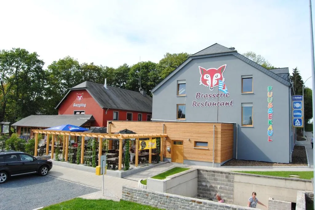 Camping Fuussekaul, hotel v destinaci Heiderscheid