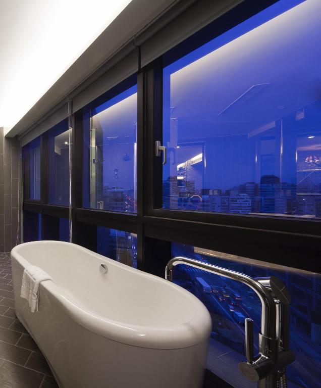 Bathroom, FX Hotel Taipei Nanjing East Rd. in Taipei